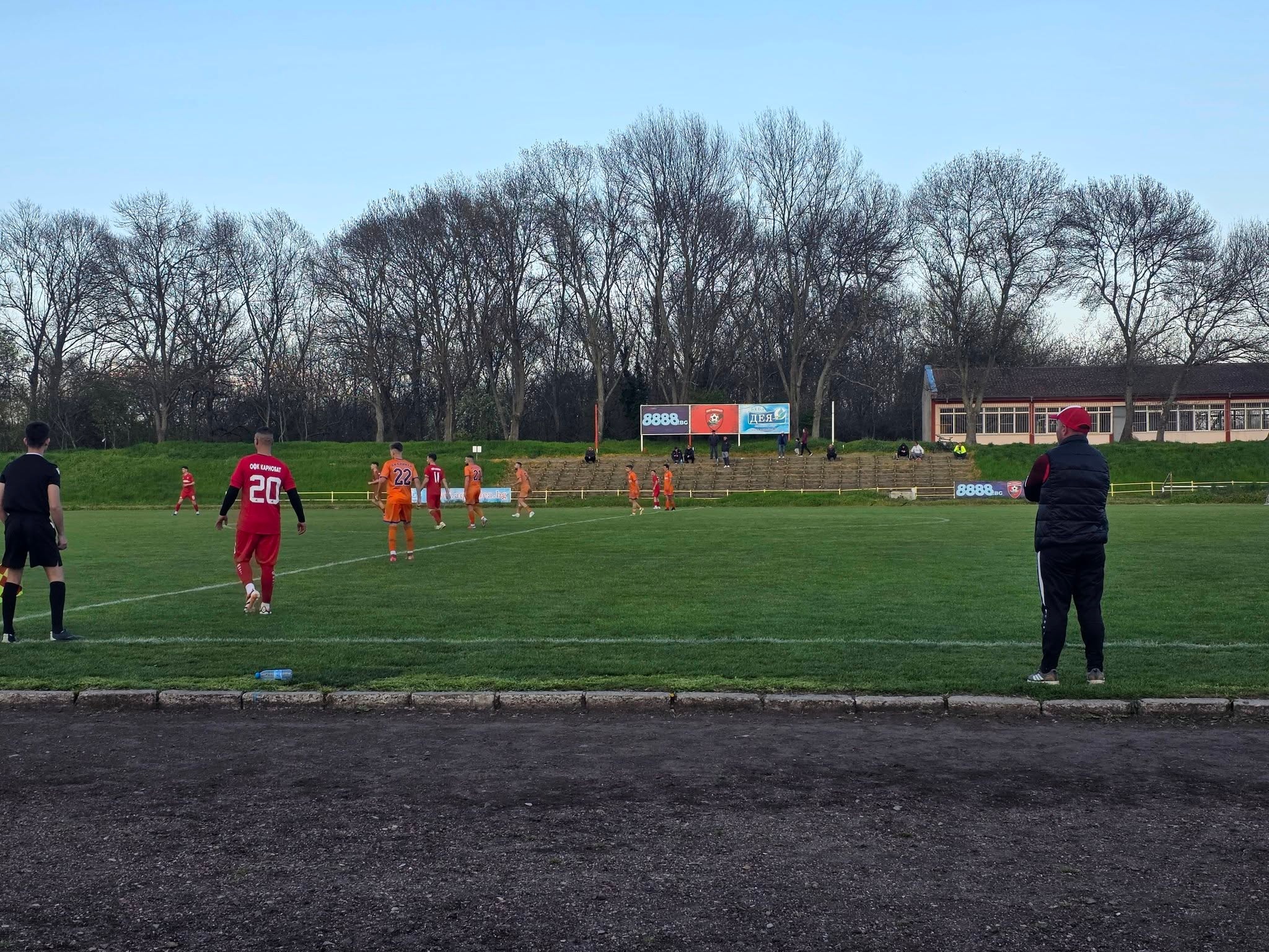 ОФК Карнобат се опъна на лидера в Областната група на Сливен, но загуби